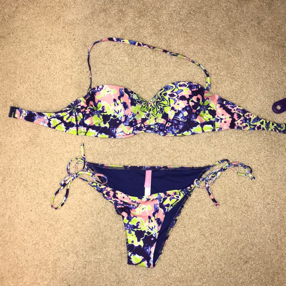Victoria’s Secret bathing suit/ never worn!